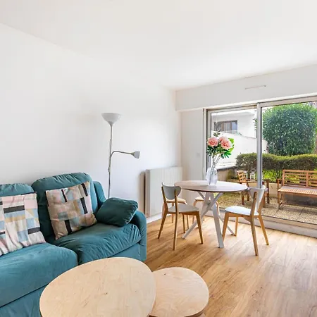 Guestready - Sunlit Sanctuary With A Courtyard Apartment